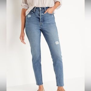 Women’s size 00 jeans. Only tried on once.